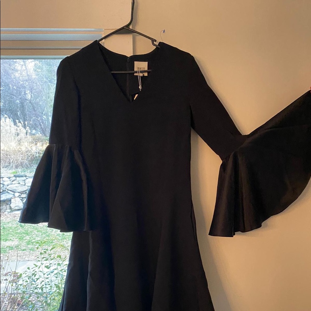 Sale 🎉Edit Dress V neck fit n flare bell sleeve